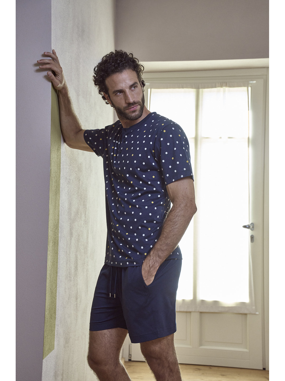 Pigiama corto in leggerissimo jersey 100% cotone, fantasia "tennis"