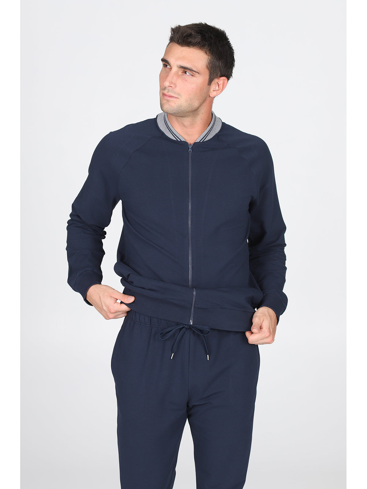 Completo homewear blu, con comoda chiusura zip
