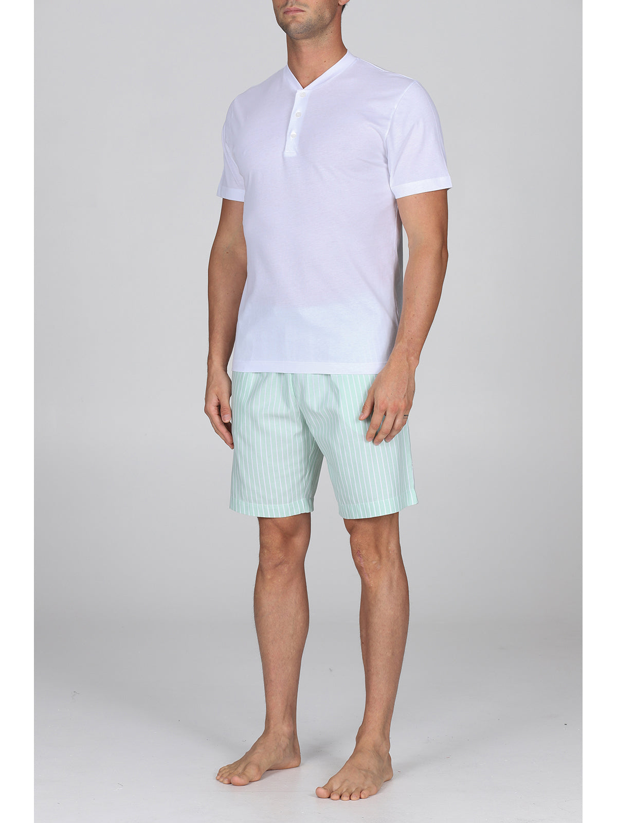 Pigiama corto in popeline gessato bianco e jersey verde, colore e comfort per la tua estate