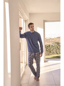 Pigiama girocollo in calda flanella scozzese, con sacchetto porta pigiama