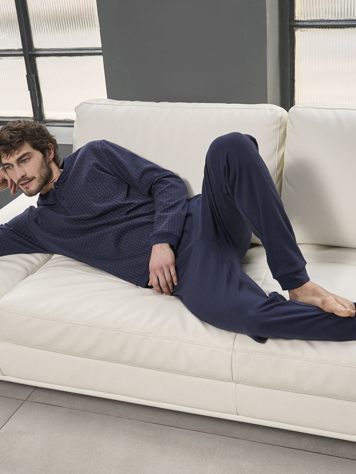 Pigiama serafino, in confortevole interlock di puro cotone blu fantasia