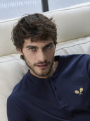 Pigiama serafino, in confortevole puro cotone blu, linea racchette