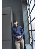Cardigan uomo in morbida e calda felpa blu, con collo alto