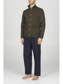 Cardigan uomo in morbida e calda felpa verde militare, con collo alto