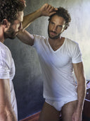 V-neck t-shirt in stretch makò cotton jersey