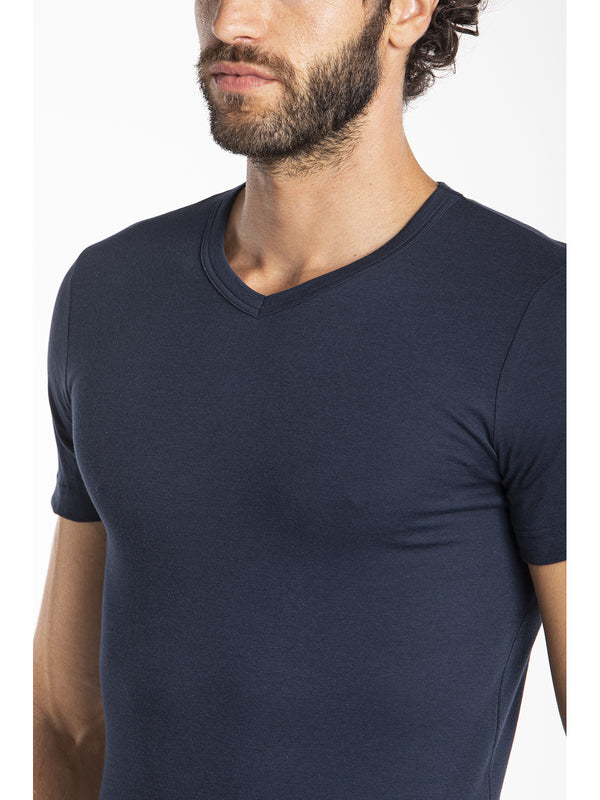 Maglietta blu girocollo in jersey  di cotone elasticizzato taglio moderno e confortevole